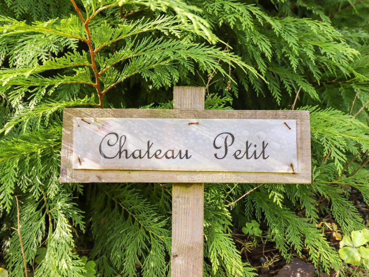 Chateau Petit Caersws Exterior foto